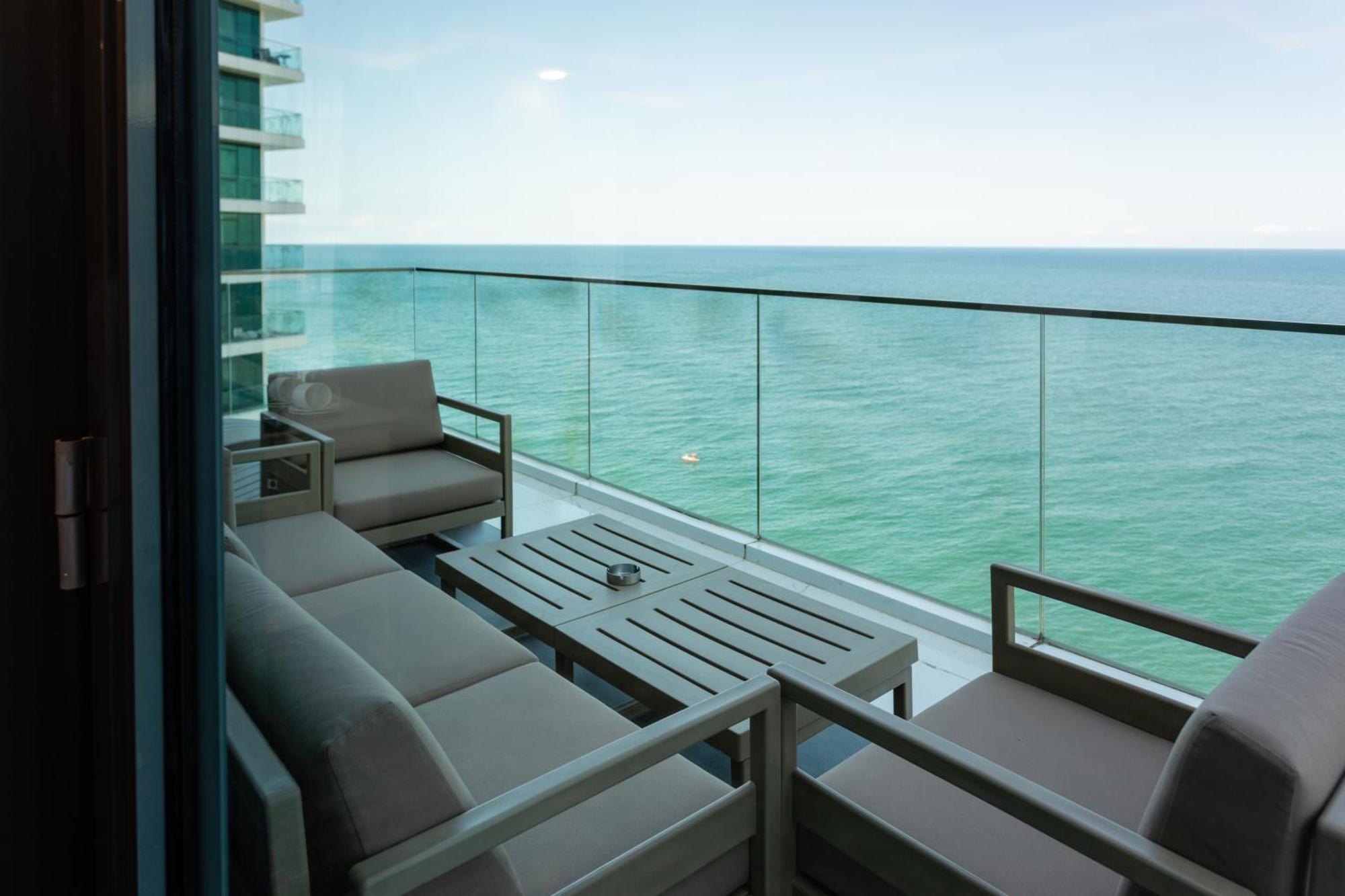 Batumi View Luxury Hotell Exteriör bild